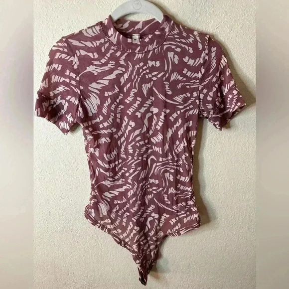 SKIMS Mesh Raspberry Swirl T-Shirt Bodysuit Size XL NWT - Picture 1 of 4